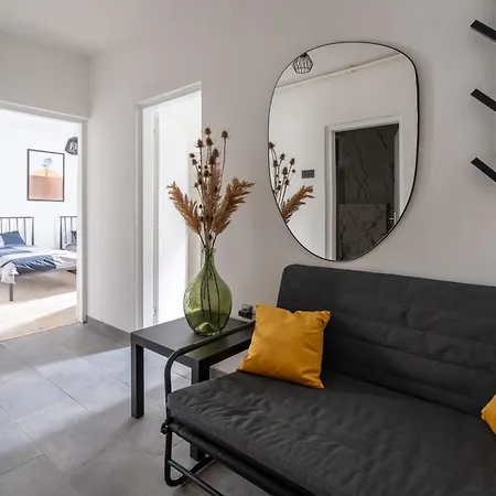 Solis Del Mar Modern Colosseum & Marina Walk