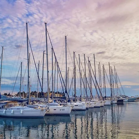 Solis Del Mar Modern Colosseum & Marina Walk Apartment Pula