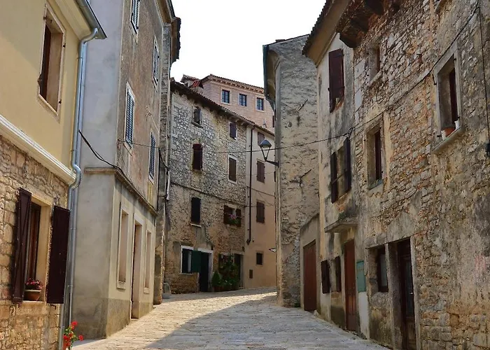 Solis Del Mar Modern Colosseum & Marina Walk Pula