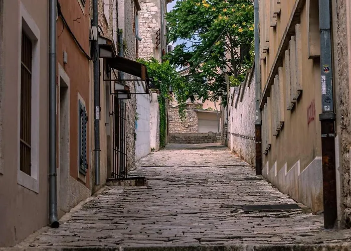 Solis Del Mar Modern Colosseum & Marina Walk * Pula