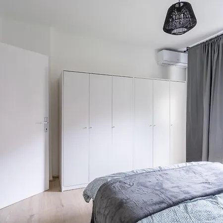 Solis Del Mar Modern Colosseum & Marina Walk * Pula