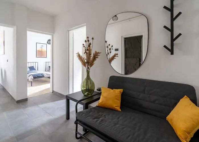 Solis Del Mar Modern Colosseum & Marina Walk