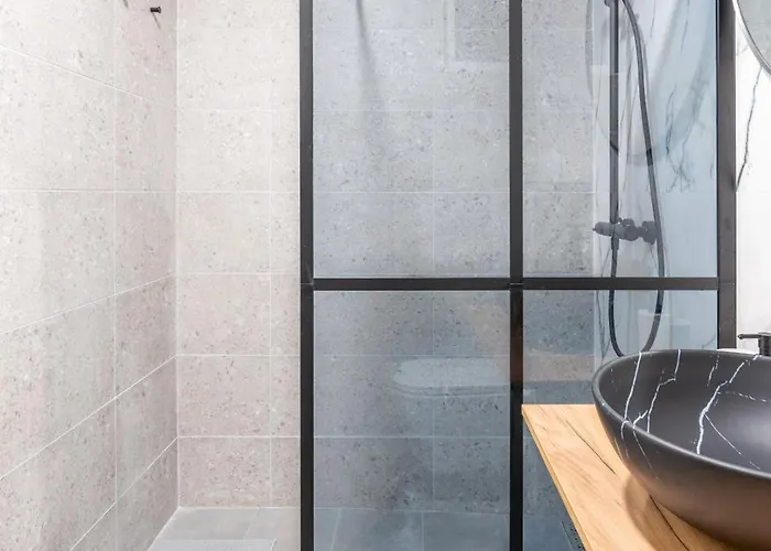 Solis Del Mar Modern Colosseum & Marina Walk * Pula