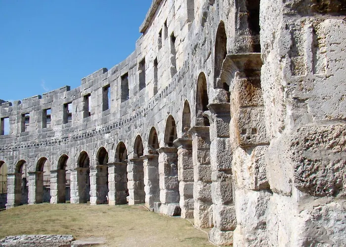 Solis Del Mar Modern Colosseum & Marina Walk *