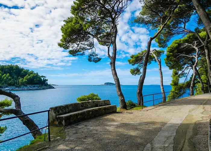 Solis Del Mar Modern Colosseum & Marina Walk * Pula