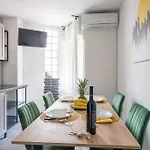 Solis Del Mar Modern Colosseum & Marina Walk Апартаменти