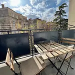 Апартаменти Solis Del Mar Modern Colosseum & Marina Walk *